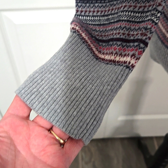 L.L.Bean signature Sweater. Women's Medium. Grey, pink stripped. Size M - Picture 3 of 9